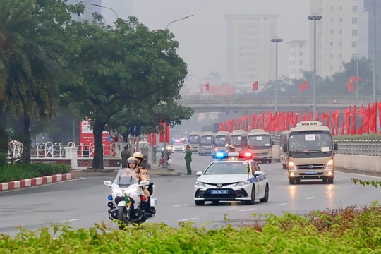 Hà Nội: Giao thông thông suốt, an ninh bảo đảm ngay từ ngày đầu Đại hội XIV