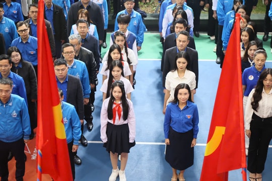Tuổi trẻ cả nước chào cờ đồng loạt, hướng về sự kiện chính trị trọng đại của đất nước