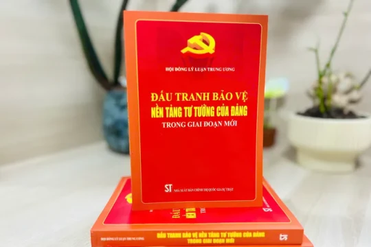 Xuất bản sách "Đấu tranh bảo vệ nền tảng tư tưởng của Đảng trong giai đoạn mới"