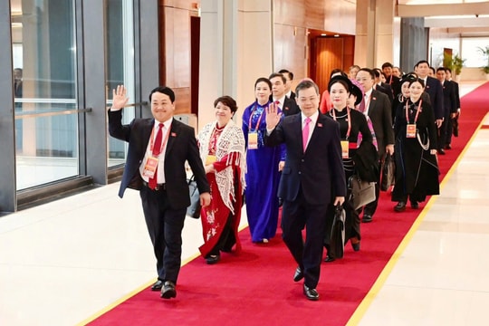 Đoàn đại biểu Đảng bộ tỉnh Tuyên Quang dự khai mạc Đại hội XIV của Đảng