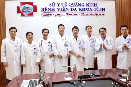 Khen thưởng đột xuất kíp bác sĩ, điều dưỡng cứu sống 3 bệnh nhân đặc biệt nguy kịch