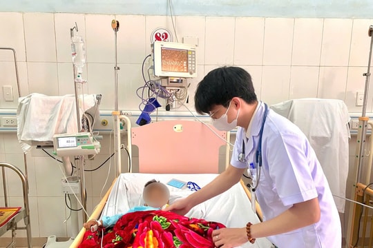 Ba trẻ nhỏ nhập viện do nghi ngộ độc thuốc: Cảnh tỉnh sự chủ quan của người lớn