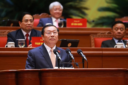 Tăng cường sự lãnh đạo toàn diện, trực tiếp của Đảng đối với công tác chính trị tư tưởng