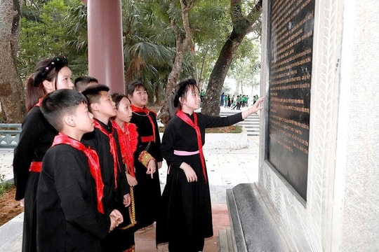 Hun đúc "ngọn lửa" yêu nước thế cho hệ trẻ