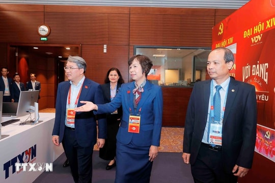 Press provides timely, accurate coverage of 14th National Party Congress