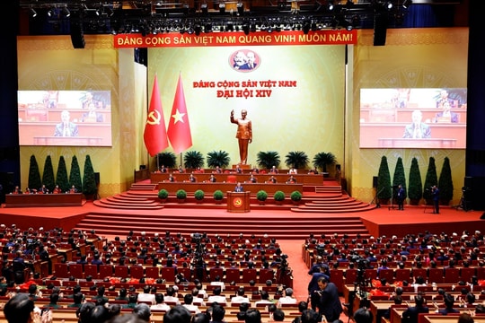 Ý Đảng - lòng Dân là một!