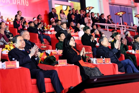 Tổng Bí thư Tô Lâm và lãnh đạo Đảng, Nhà nước dự Chương trình nghệ thuật đặc biệt “Dưới lá cờ vẻ vang của Đảng”