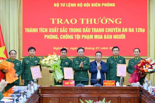 Bộ Tư lệnh Bộ đội Biên phòng trao thưởng thành tích xuất sắc trong đấu tranh phòng, chống tội phạm mua bán người