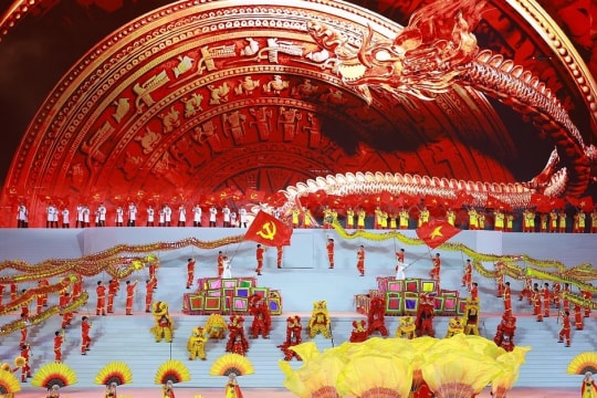 Special music shows celebrate success of 14th National Party Congress