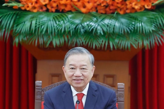 Vietnamese, Chinese Party leaders hold phone talks