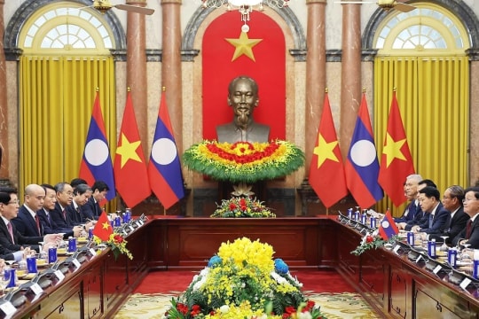 Vietnamese State President meets with top Lao leader in Hanoi