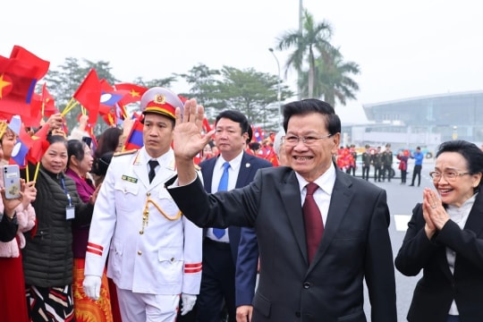 Top Lao leader arrives in Hanoi, beginning state visit to Vietnam