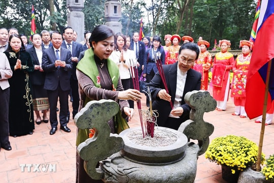 Phu nhân Tổng Bí thư Tô Lâm và Phu nhân Tổng Bí thư, Chủ tịch nước Lào thăm Ninh Bình