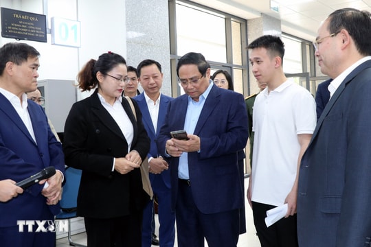 Thủ tướng Phạm Minh Chính thăm Trung tâm phục vụ hành chính công tỉnh Quảng Ninh