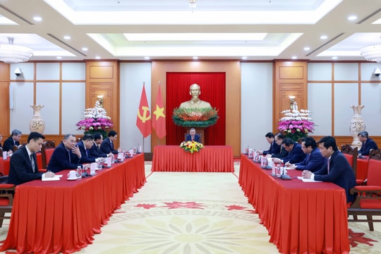 Vietnamese, Cuban Party leaders holds phone talks