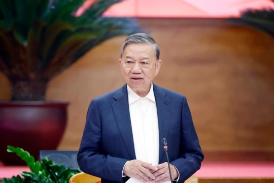 Quang Ninh must become model of green development, innovation, int’l integration: Party chief