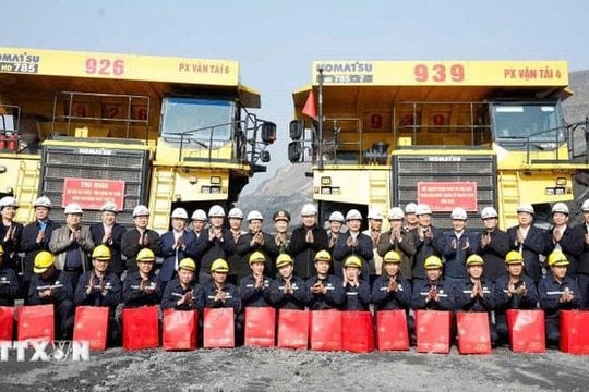 Tổng Bí thư Tô Lâm gặp mặt, chúc Tết công nhân ngành Than