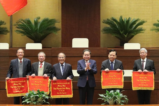 Chủ tịch Quốc hội Trần Thanh Mẫn chủ trì gặp mặt nguyên lãnh đạo Quốc hội, nguyên ĐBQH hoạt động chuyên trách ở Trung ương