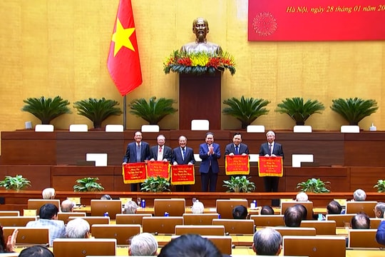 Chủ tịch Quốc hội Trần Thanh Mẫn chủ trì gặp mặt nguyên lãnh đạo Quốc hội