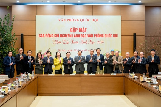 Tổng Thư ký Quốc hội, Chủ nhiệm Văn phòng Quốc hội Lê Quang Mạnh gặp mặt nguyên Lãnh đạo Văn phòng Quốc hội