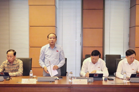 Gắn bó mật thiết với cử tri