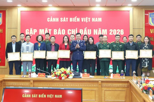 Báo Đại biểu Nhân dân được tặng Bằng khen về tuyên truyền biển đảo và lực lượng Cảnh sát biển