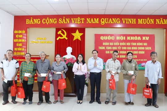 Đoàn ĐBQH tỉnh Đồng Nai trao hơn 180 phần quà Tết đến gia đình khó khăn