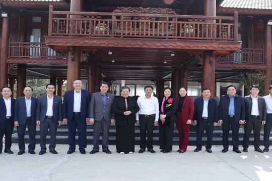Chủ tịch Hội đồng Dân tộc Lâm Văn Mẫn thăm, chúc Tết tại Sơn La