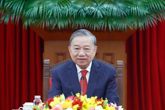 Party chief holds phone talks with Singapore's ruling party leader