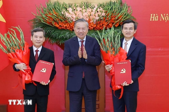 Tổng Bí thư Tô Lâm trao Quyết định của Bộ Chính trị phân công, bổ nhiệm cán bộ