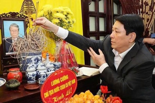 Chủ tịch nước Lương Cường dâng hương tưởng nhớ nguyên lãnh đạo Đảng, Nhà nước