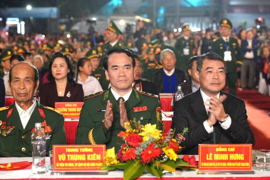 Trưởng Ban Tổ chức Trung ương Lê Minh Hưng dự chương trình nghệ thuật “Xuân Biên phòng ấm lòng dân bản” tại Hà Tĩnh