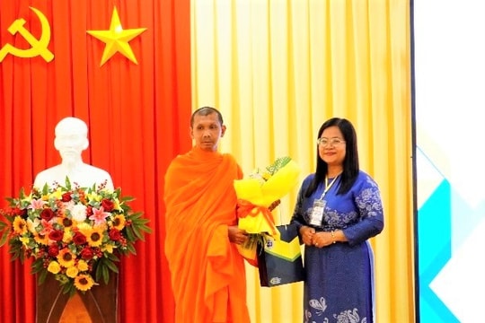 Vĩnh Long: Bảo tồn Sách lá Buông - di sản Khmer qua công nghệ số