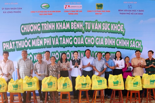 Đồng Nai: Phó Chủ tịch Golf Long Thành chung tay mang Tết đến người dân khó khăn