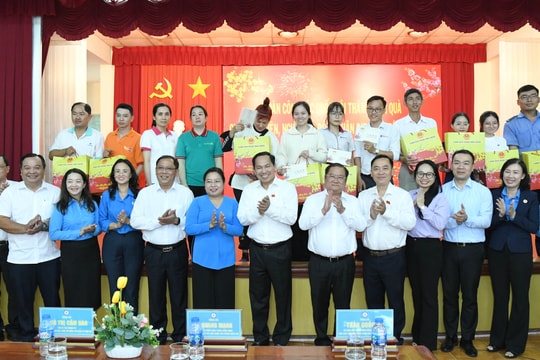 Tổng Thư ký Quốc hội, Chủ nhiệm Văn phòng Quốc hội Lê Quang Mạnh thăm, tặng quà Tết tại Cần Thơ