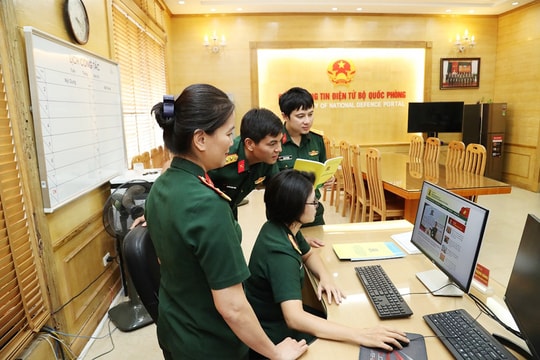 Từ "Bình dân học vụ số" đến chuyển đổi số toàn diện trong Quân đội