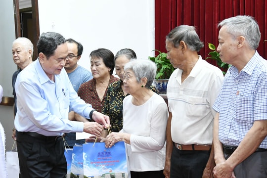 Chủ tịch Quốc hội Trần Thanh Mẫn thăm, tặng quà Tết tại thành phố Cần Thơ