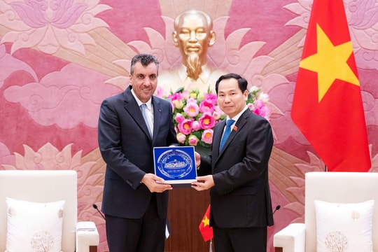 Tổng Thư ký Quốc hội, Chủ nhiệm Văn phòng Quốc hội Lê Quang Mạnh làm việc với Tổng Thư ký Hạ viện Jordan