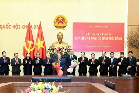 NA Chairman chairs Party membership badge award ceremony