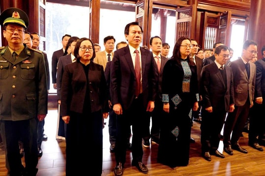 Lào Cai: Tưởng niệm Chủ tịch Hồ Chí Minh và các Anh hùng liệt sĩ nhân dịp kỷ niệm Ngày thành lập Đảng Cộng sản Việt Nam