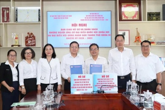 TP. Hồ Chí Minh bàn giao 282 hồ sơ ứng cử đại biểu Quốc hội và HĐND