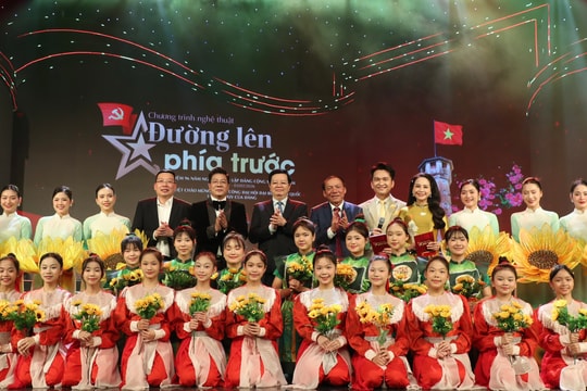 Bản hòa ca về niềm tin son sắt dưới lá cờ Đảng