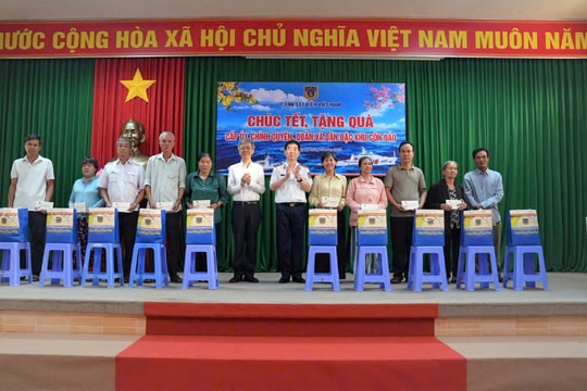 Xuân ấm tình quân dân trên đặc khu Côn Đảo