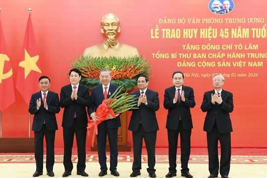 Lễ trao Huy hiệu 45 năm tuổi Đảng tặng Tổng Bí thư Tô Lâm