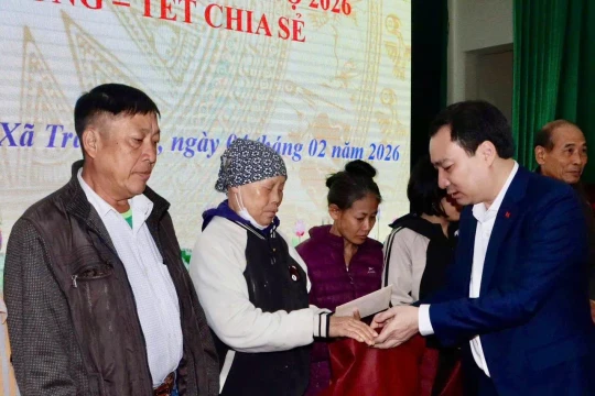Hải Phòng: Trao 100 suất quà Tết tới hộ nghèo, hoàn cảnh khó khăn tại xã Trần Phú