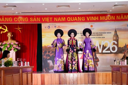 Quảng bá di sản áo dài Việt Nam ra thế giới