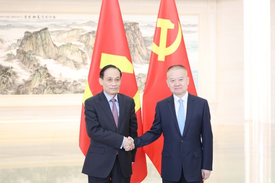 Đặc phái viên của Tổng Bí thư Tô Lâm hội đàm với Trưởng Ban Liên lạc đối ngoại Trung ương Đảng Cộng sản Trung Quốc