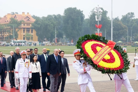 Jordanian House Speaker visits Thang Long Imperial Citadel