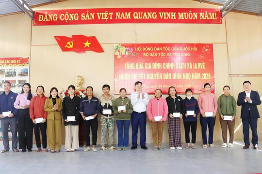 Thường trực Hội đồng Dân tộc thăm và chúc Tết tại các xã biên giới tỉnh Đắk Lắk