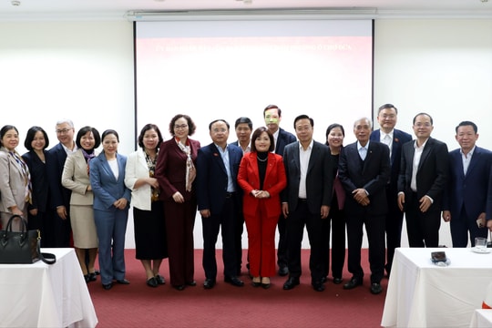 Lấy ý kiến cử tri nơi cư trú với 12 người ứng cử đại biểu Quốc hội Khóa XVI